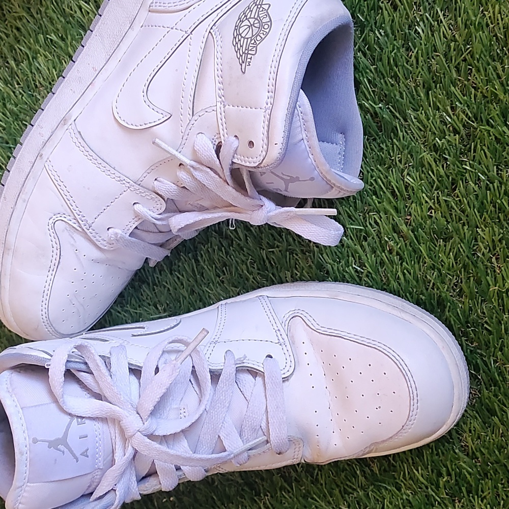 Nike Air Jordan Cream High-Tops - Picture 9 of 9